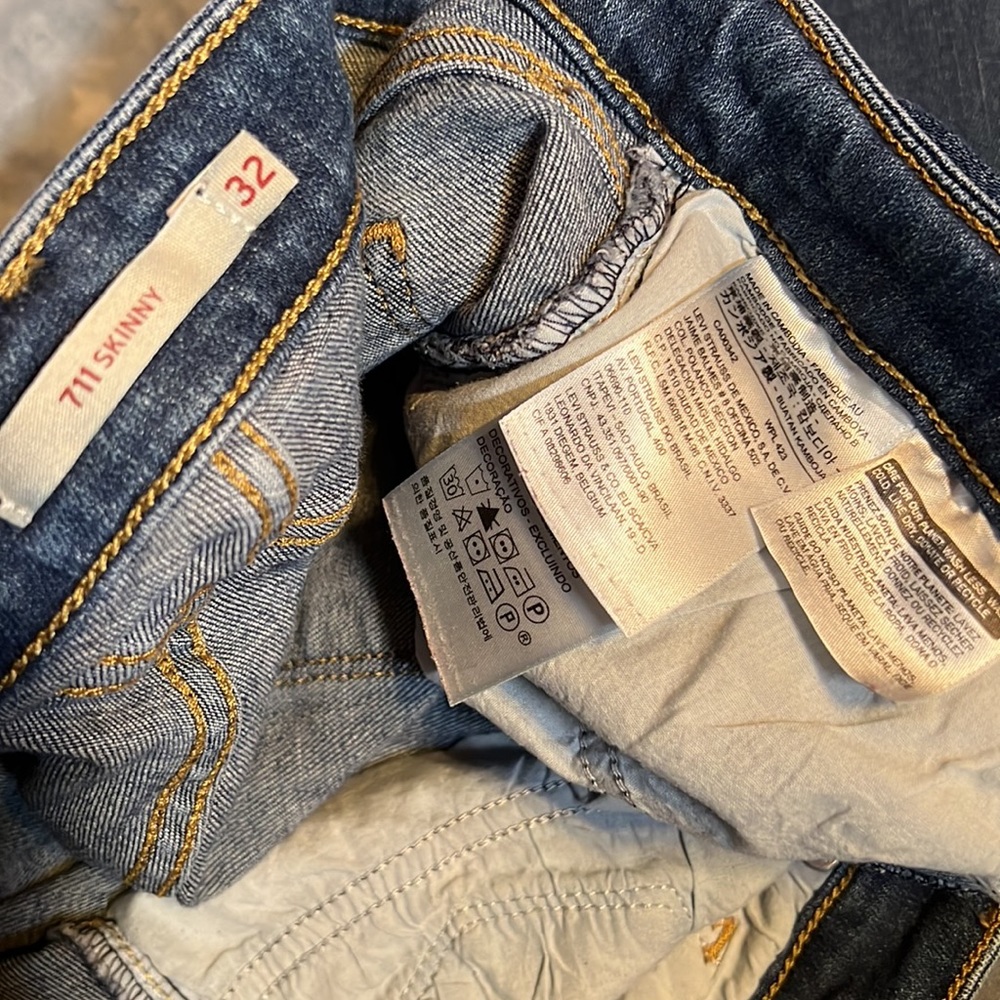 Levi’s 711 Skinny Distressed Jeans Women's size 32 - Picture 11 of 16